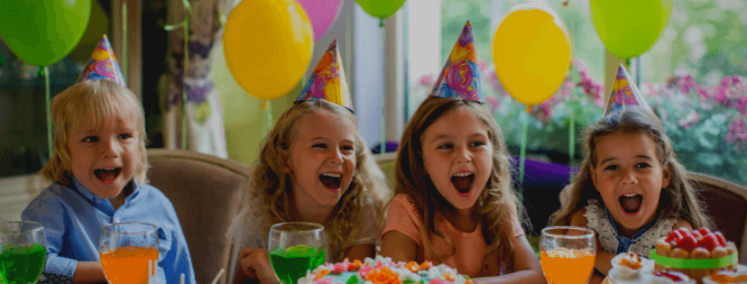 дети смеются на празднике
